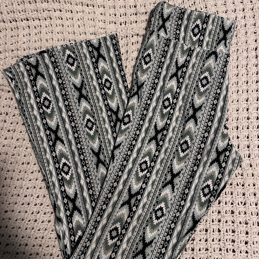 No Boundaries Black and Gray Patterned Pants